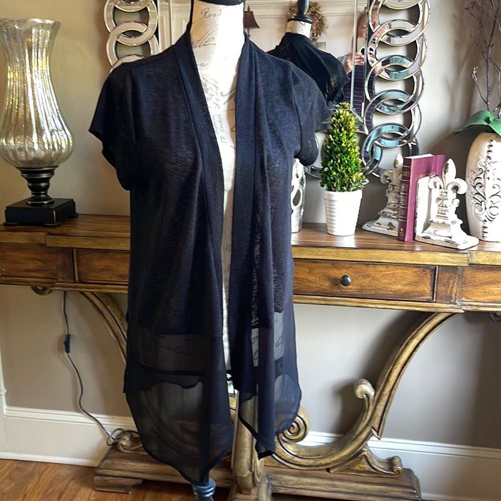 Short sleeve sweater light weight. Great for fall!